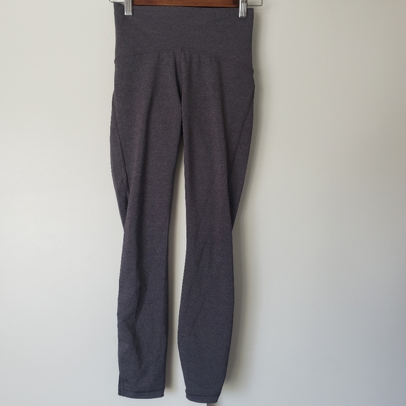 Lululemon TrainTimes 7/8 25" leggings, size 4 - Picture 6 of 12